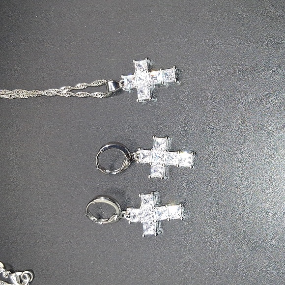 NWT Stamped 925 Necklace & Earrings Set Brilliant Austrian Crystal Crosses! - Picture 9 of 12